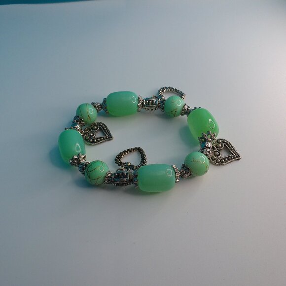 Women's Green Clear Crystal beaded Bracelet, with little silver hearts - Picture 4 of 8